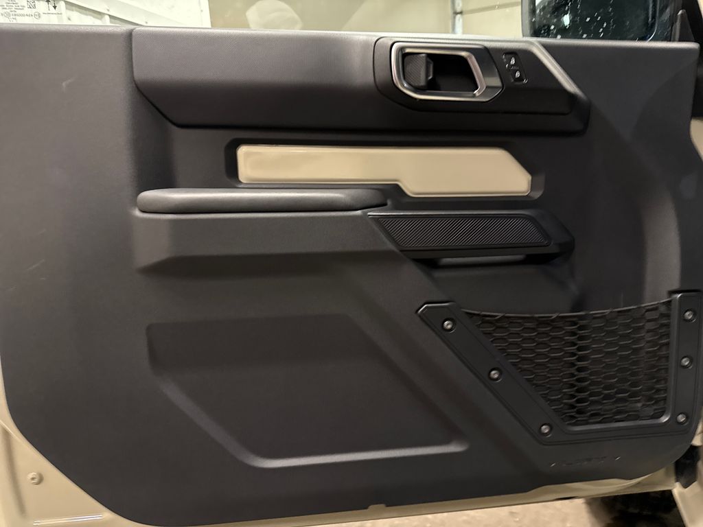 2025 Ford Bronco Base Image 18 of 24