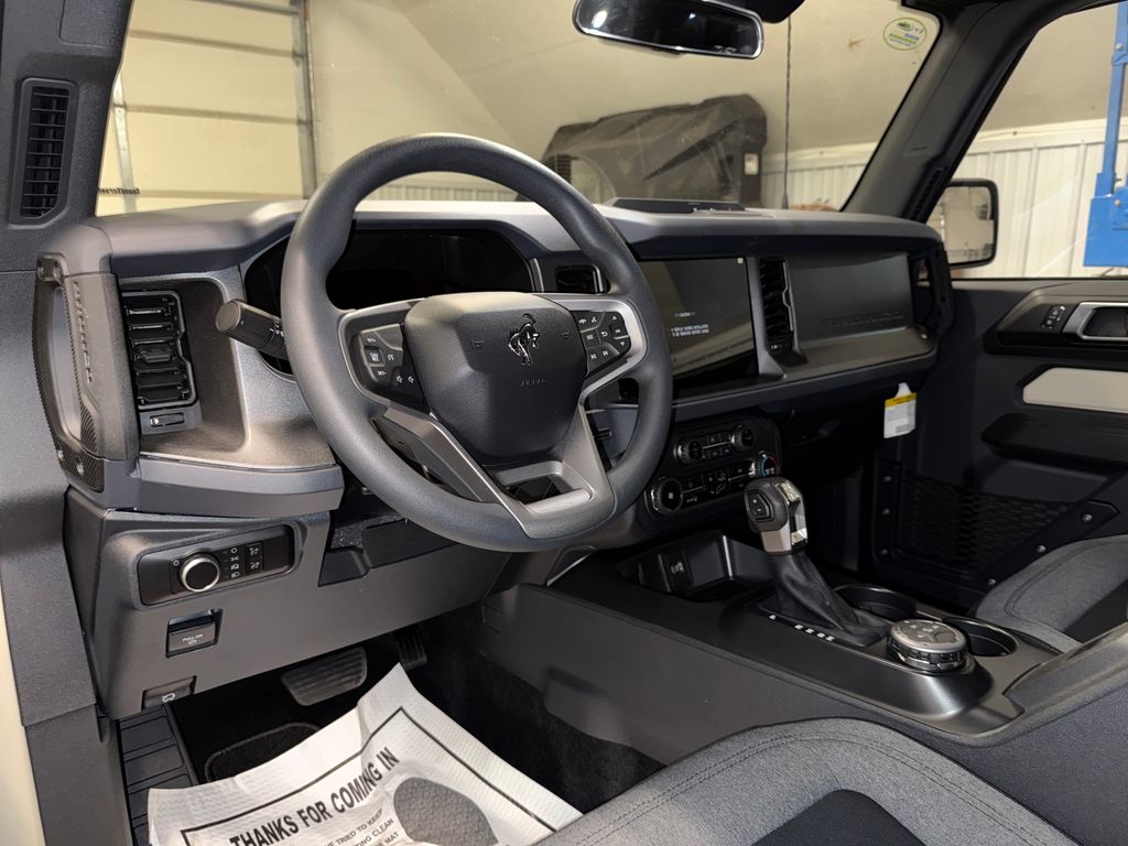2025 Ford Bronco Base Image 13 of 24