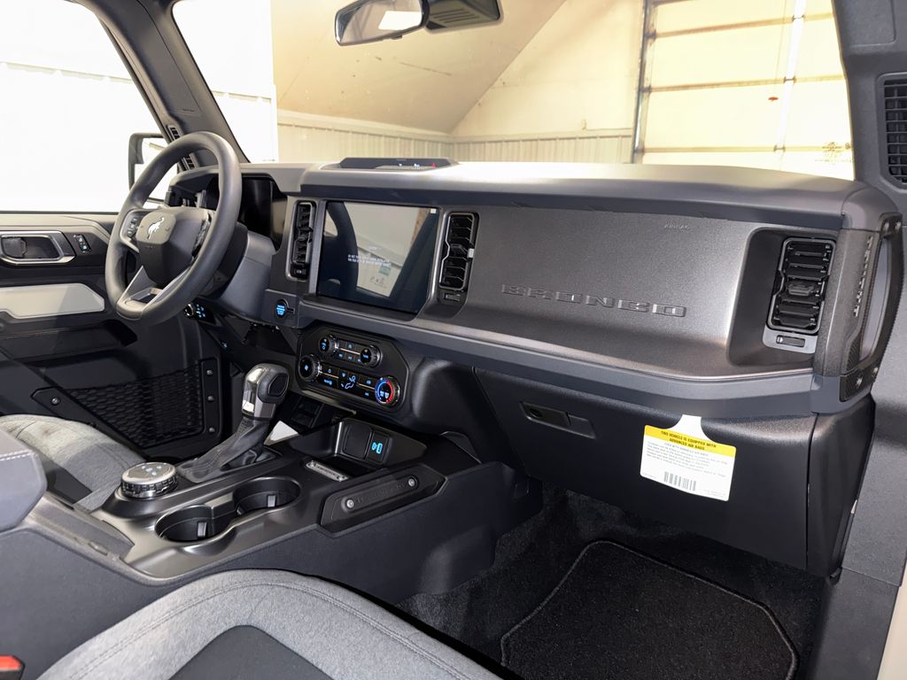 2025 Ford Bronco Base Image 12 of 24