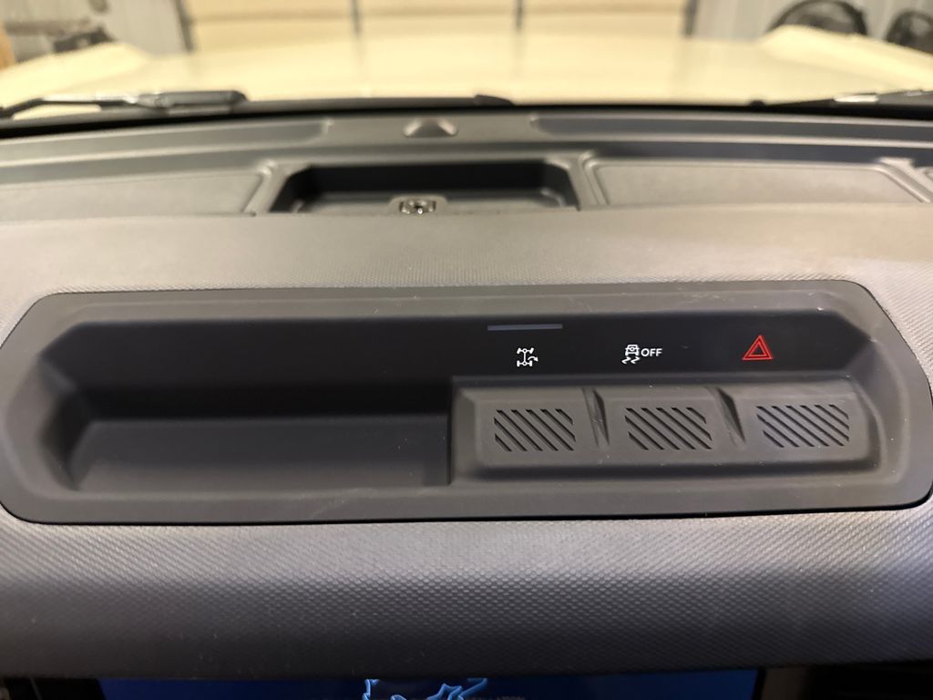 2025 Ford Bronco Base Image 19 of 24