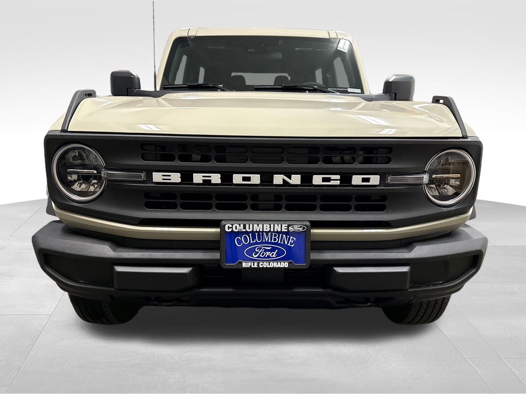 2025 Ford Bronco Base Image 3 of 24