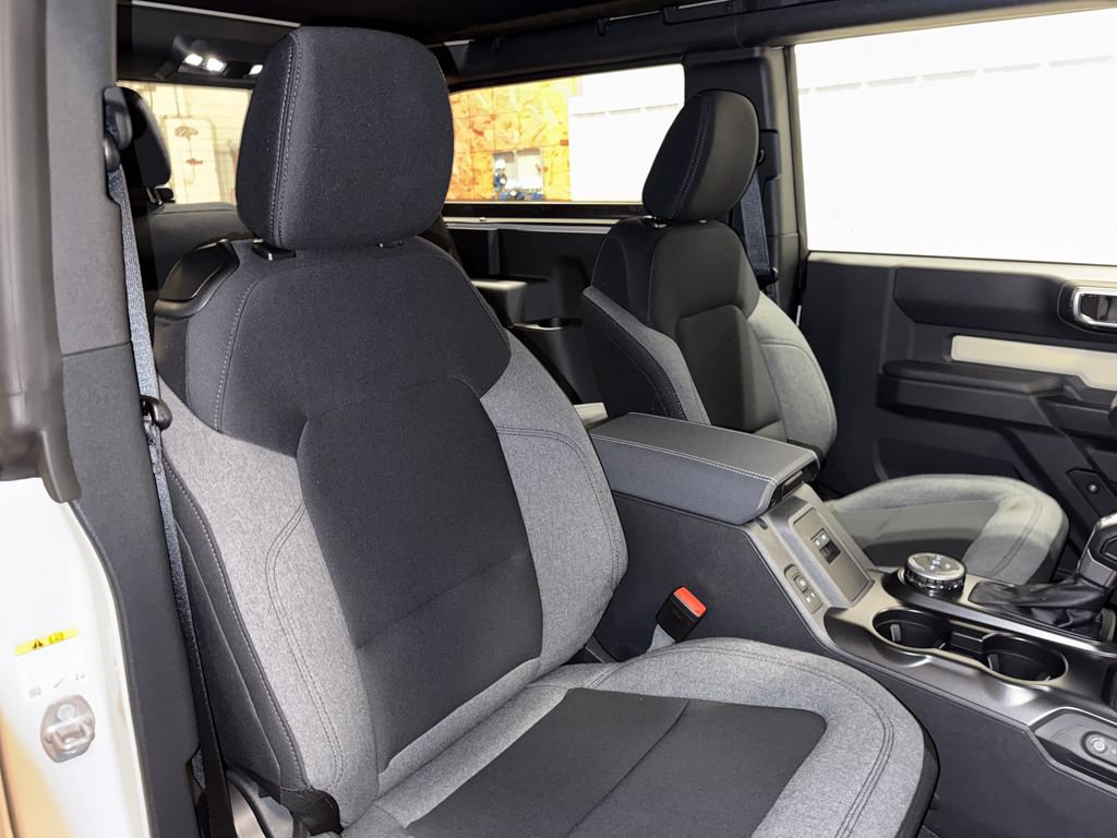 2025 Ford Bronco Base Image 9 of 24