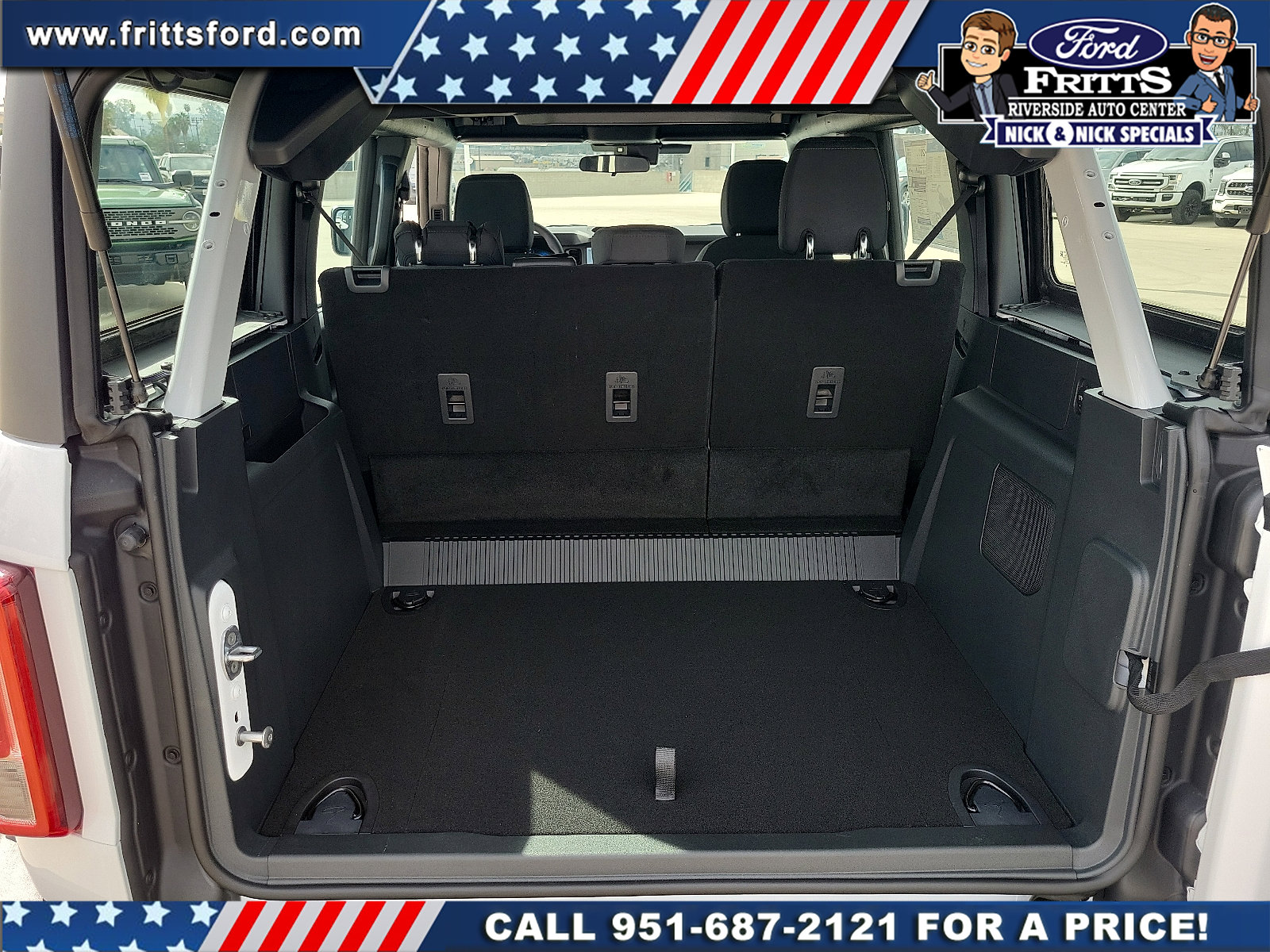 2025 Ford Bronco Base Image 3 of 24