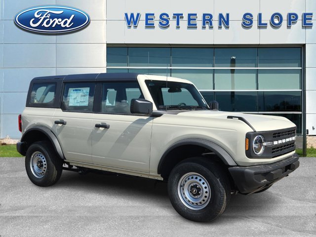 2025 Ford Bronco Base Image 3 of 15