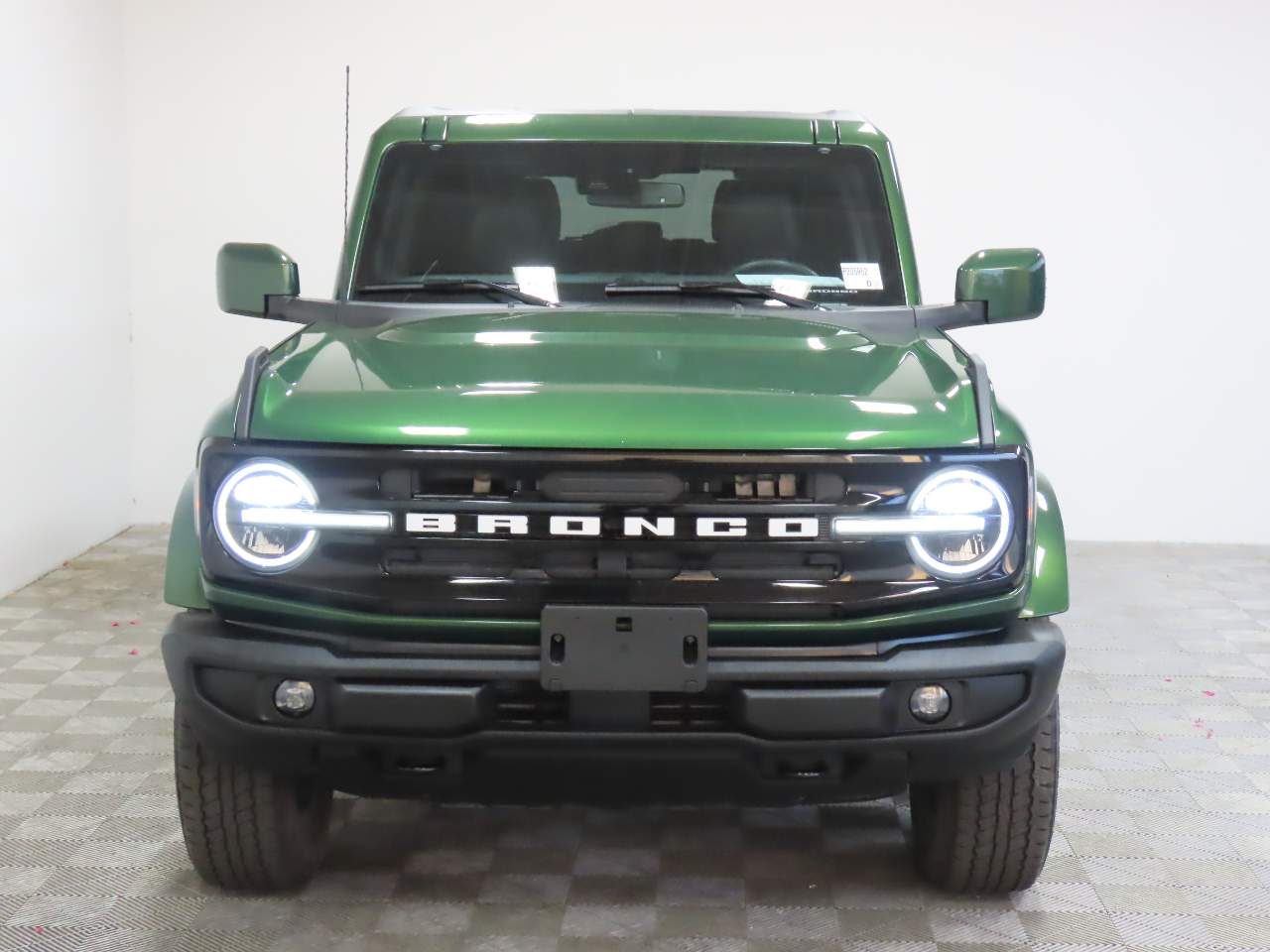 2025 Ford Bronco Outer Banks Image 2 of 18