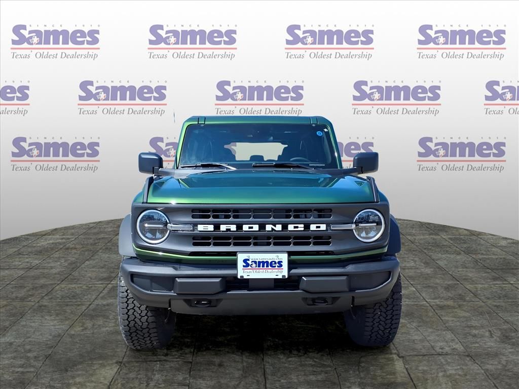 2025 Ford Bronco Base Image 2 of 14