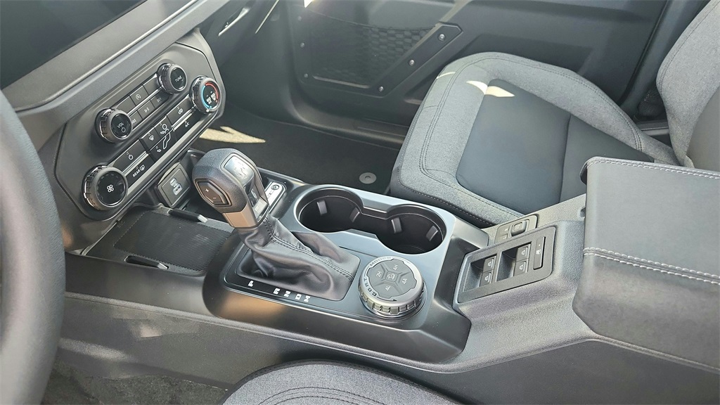 2025 Ford Bronco Base Image 17 of 31