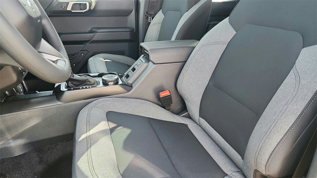 2025 Ford Bronco Base Image 12 of 31