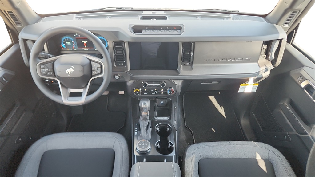 2025 Ford Bronco Base Image 13 of 31