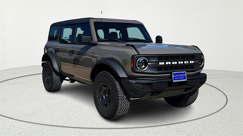 2025 Ford Bronco Base Image 3 of 31