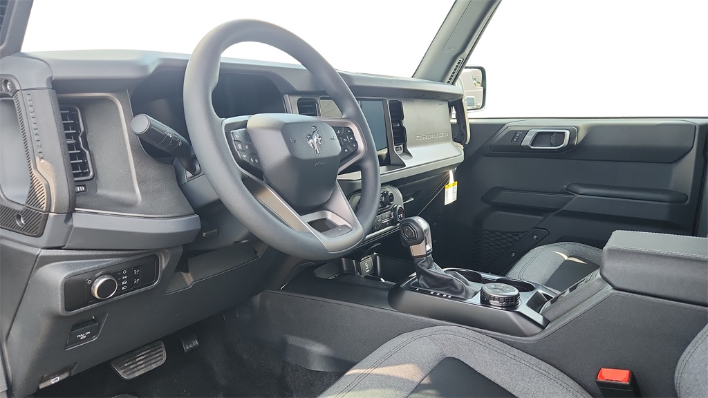 2025 Ford Bronco Base Image 29 of 31