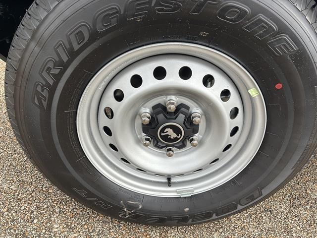 2025 Ford Bronco Base Image 8 of 26