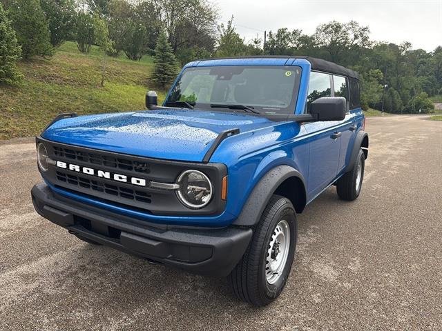 2025 Ford Bronco Base Image 1 of 26