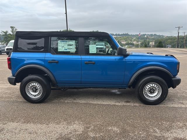 2025 Ford Bronco Base Image 4 of 26