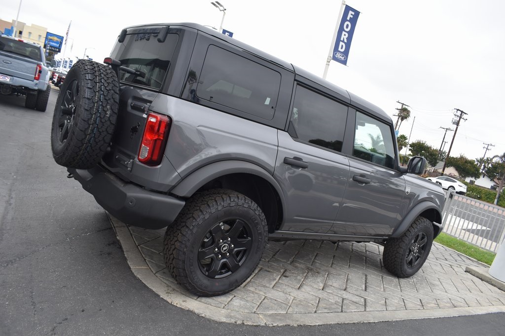 Vehicle image 11 of 42