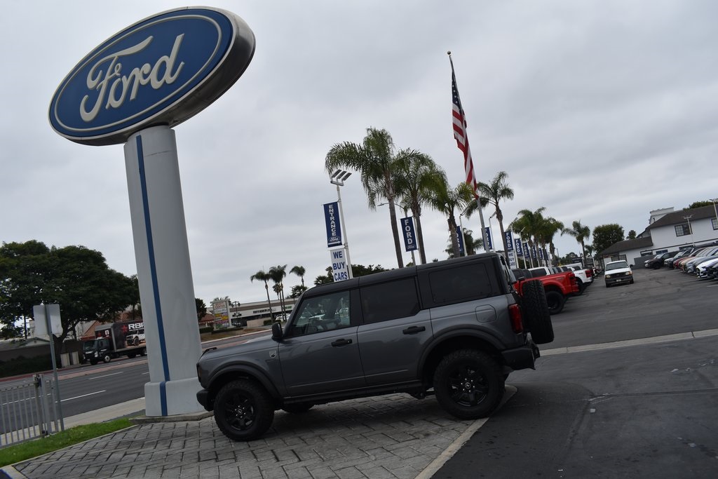 Vehicle image 36 of 42