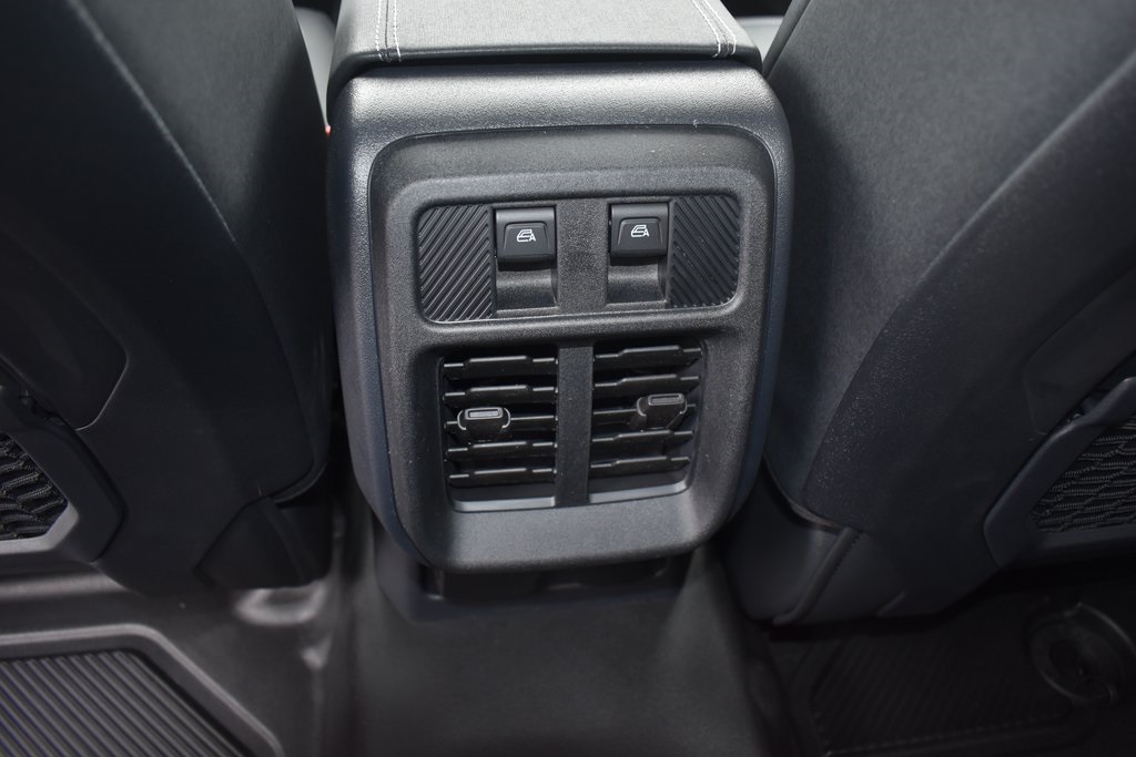 Vehicle image 32 of 42