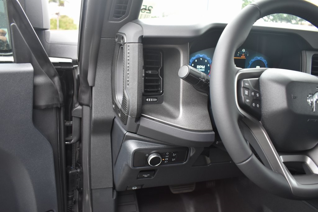 Vehicle image 37 of 42