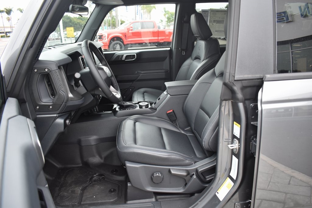 Vehicle image 16 of 42