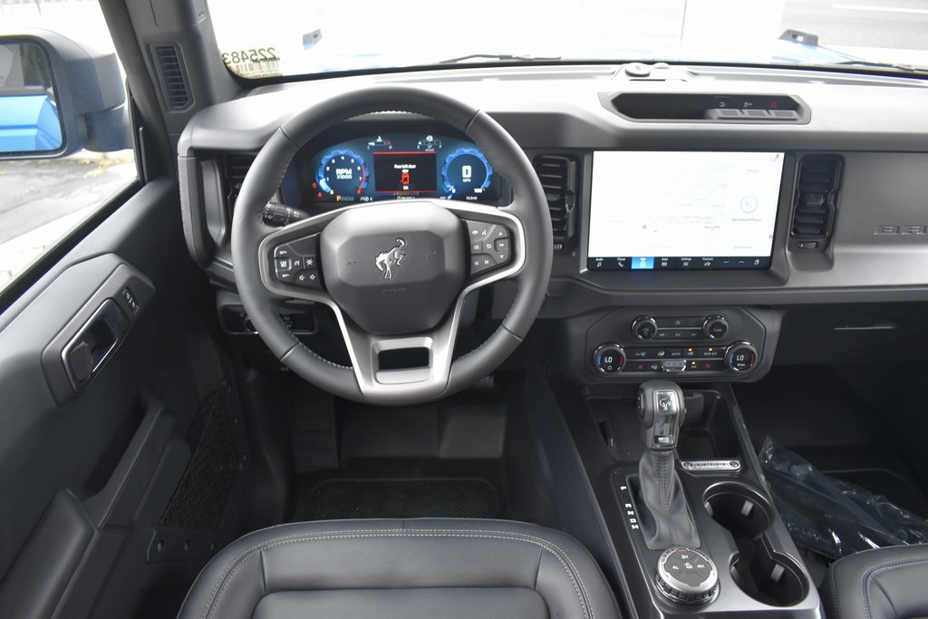 Vehicle image 23 of 42