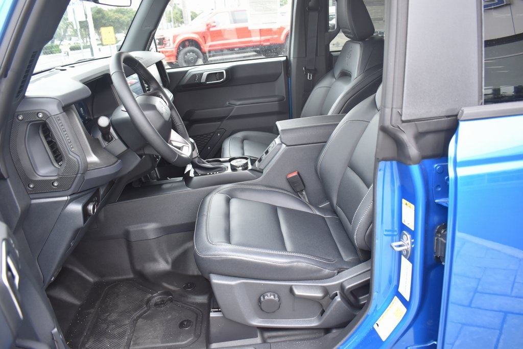 Vehicle image 17 of 42