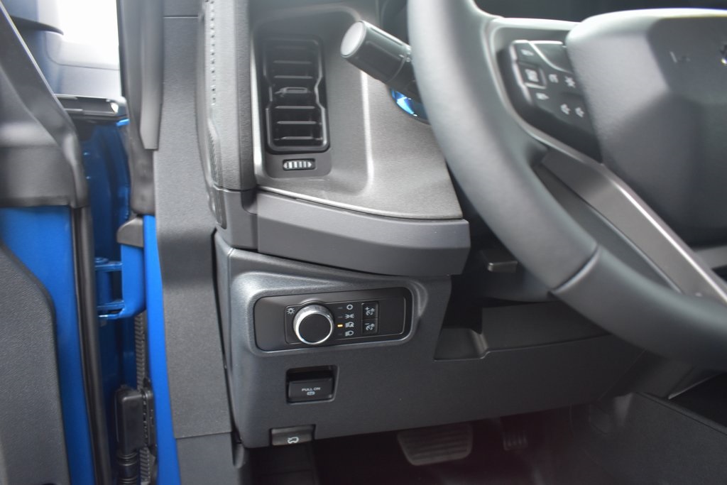 Vehicle image 40 of 42