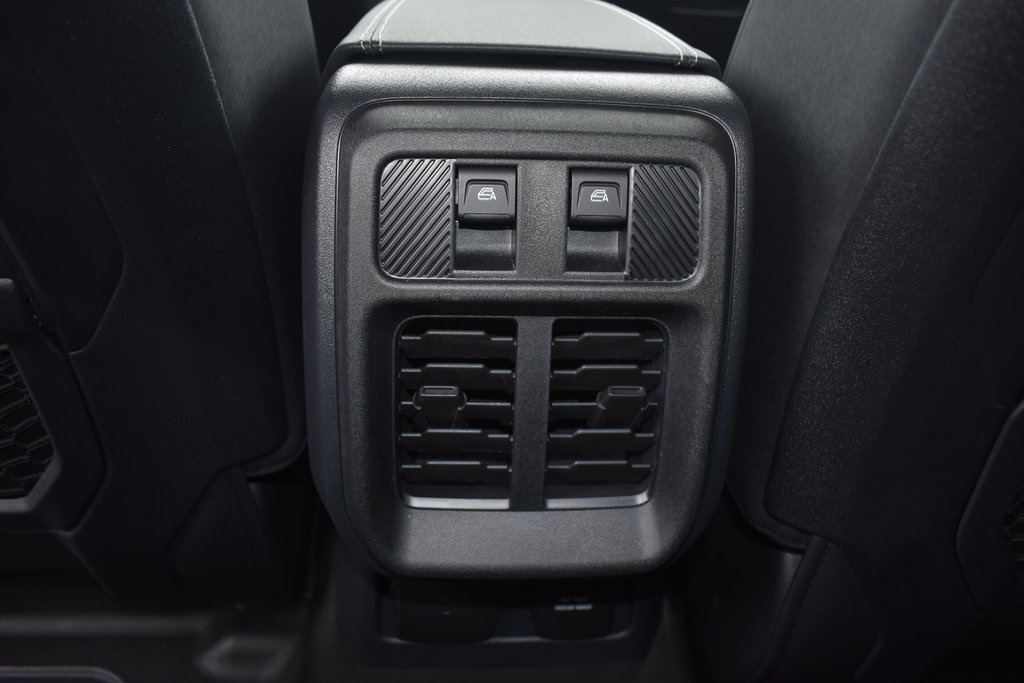 Vehicle image 31 of 42