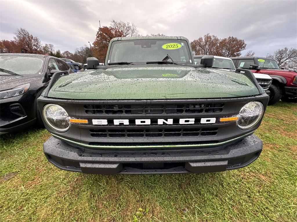 2025 Ford Bronco Big Bend Image 2 of 19