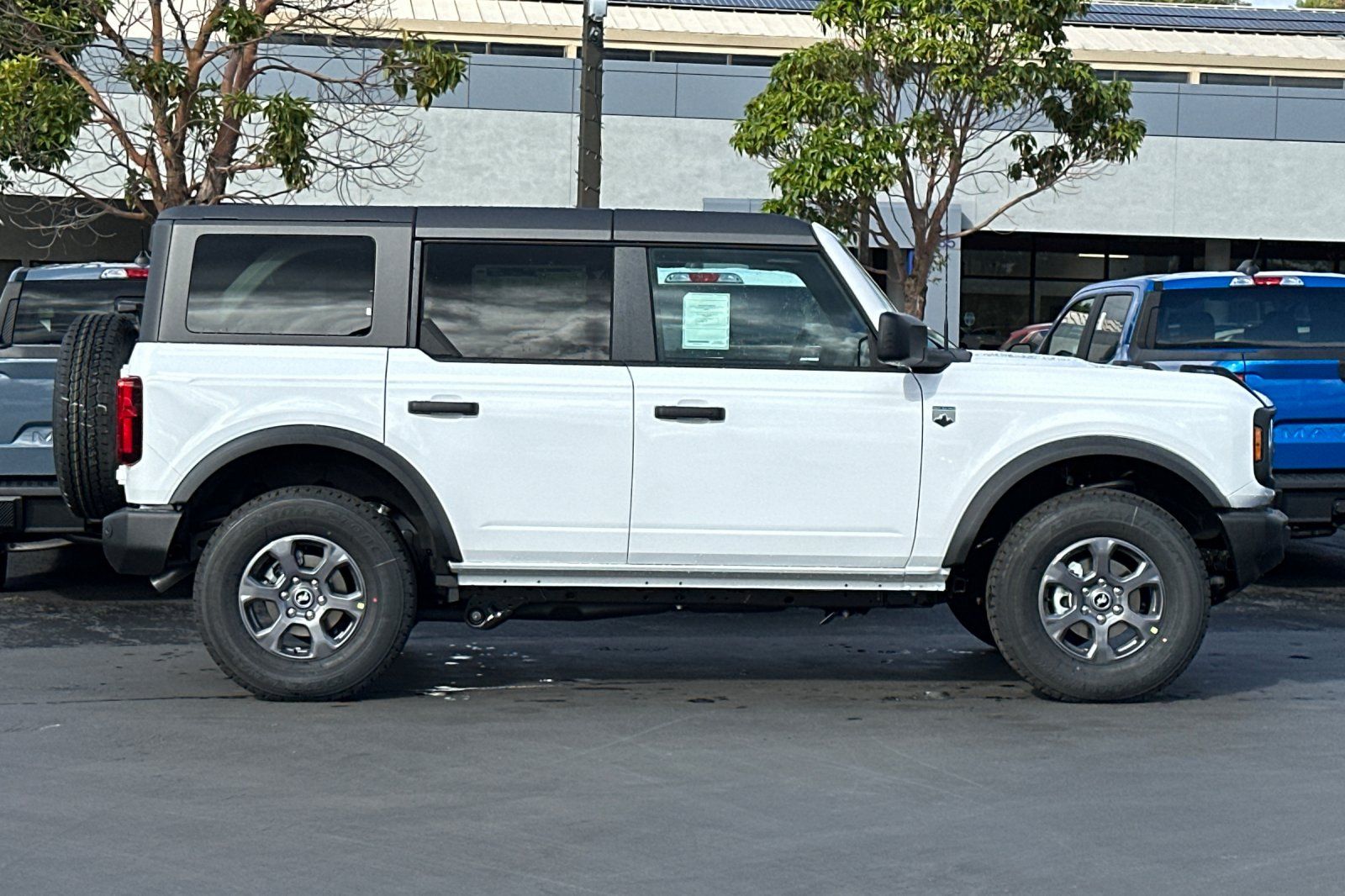 2025 Ford Bronco Big Bend Image 4 of 28