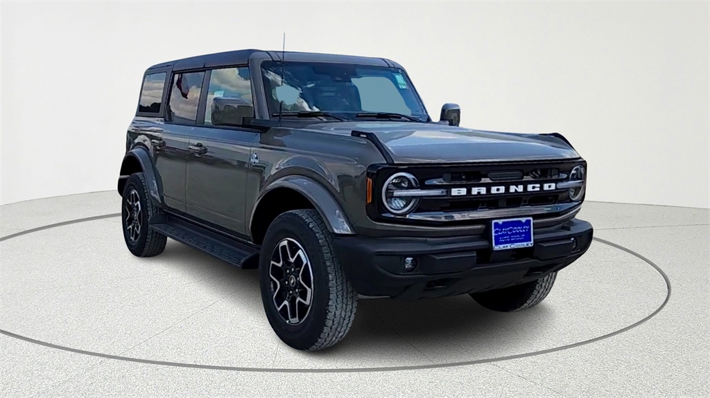 2025 Ford Bronco Outer Banks Image 3 of 35