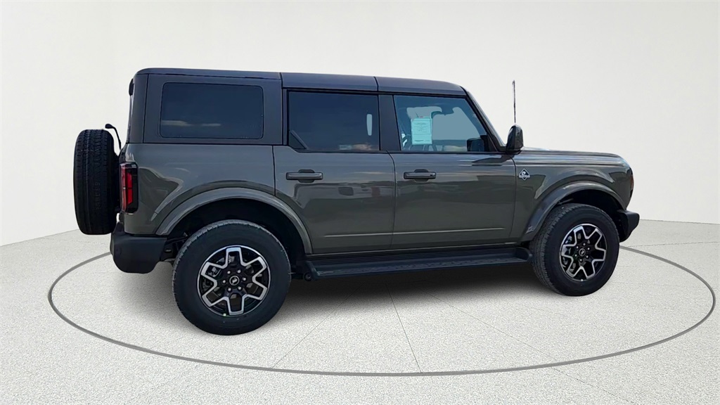 2025 Ford Bronco Outer Banks Image 5 of 35