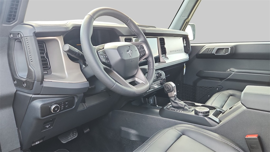 2025 Ford Bronco Outer Banks Image 15 of 35