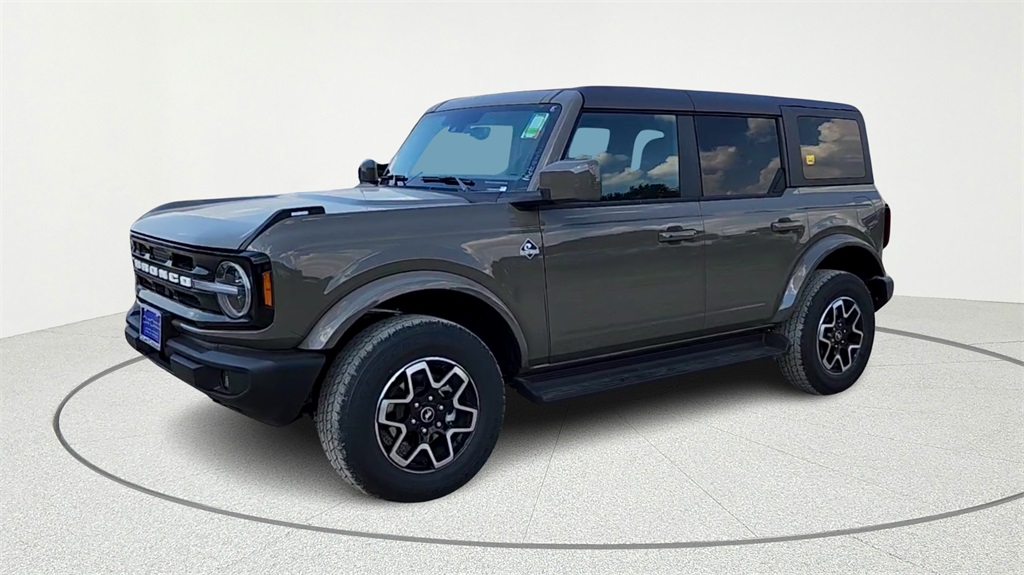 2025 Ford Bronco Outer Banks Image 1 of 35