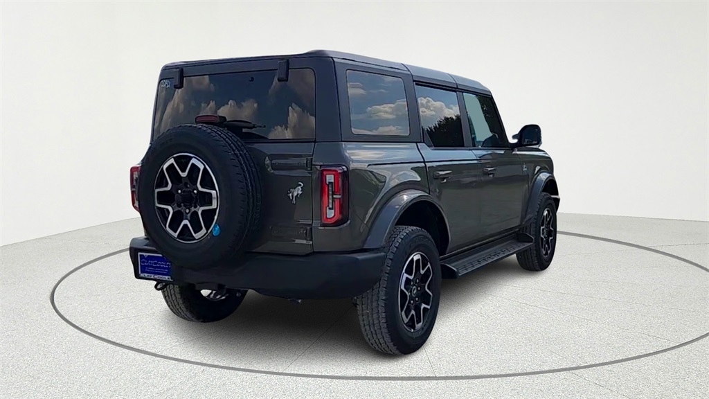 2025 Ford Bronco Outer Banks Image 4 of 35