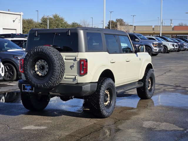 2025 Ford Bronco Outer Banks Image 3 of 22