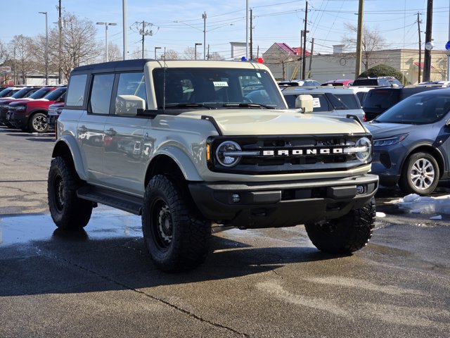 2025 Ford Bronco Outer Banks Image 2 of 22