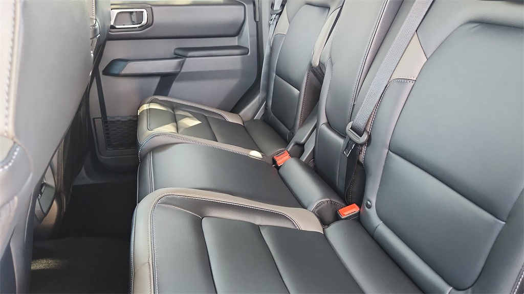 2025 Ford Bronco Outer Banks Image 11 of 36