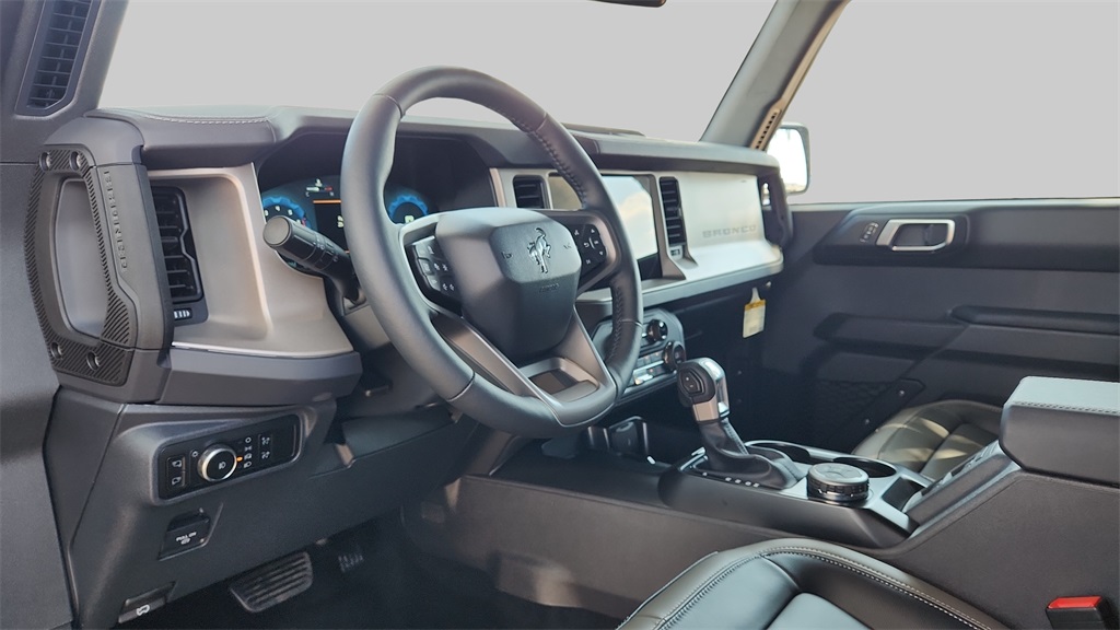 2025 Ford Bronco Outer Banks Image 17 of 36