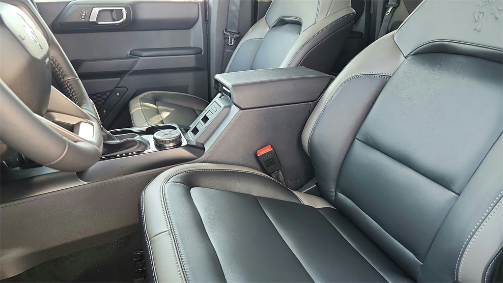 2025 Ford Bronco Outer Banks Image 13 of 36