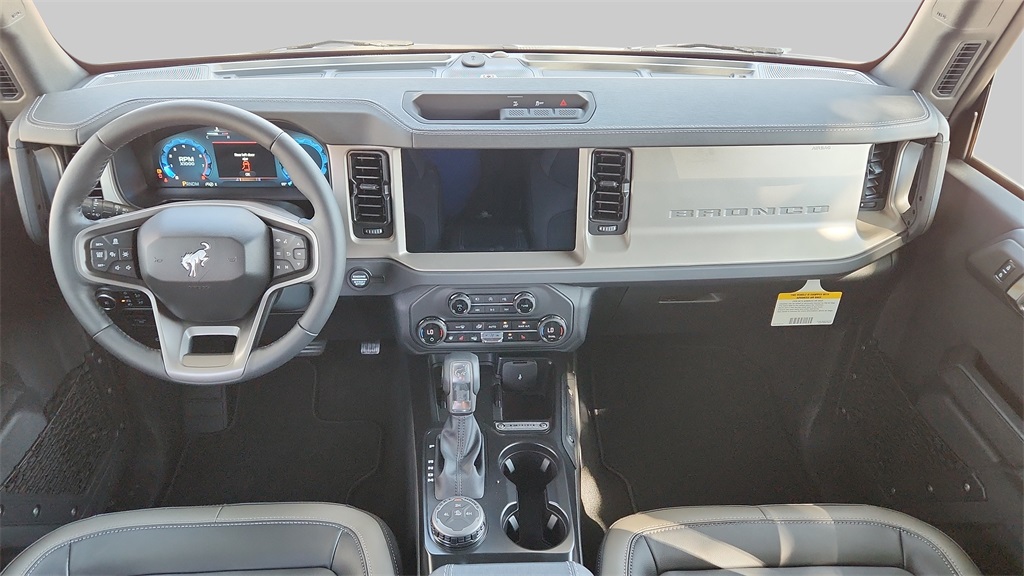 2025 Ford Bronco Outer Banks Image 14 of 36