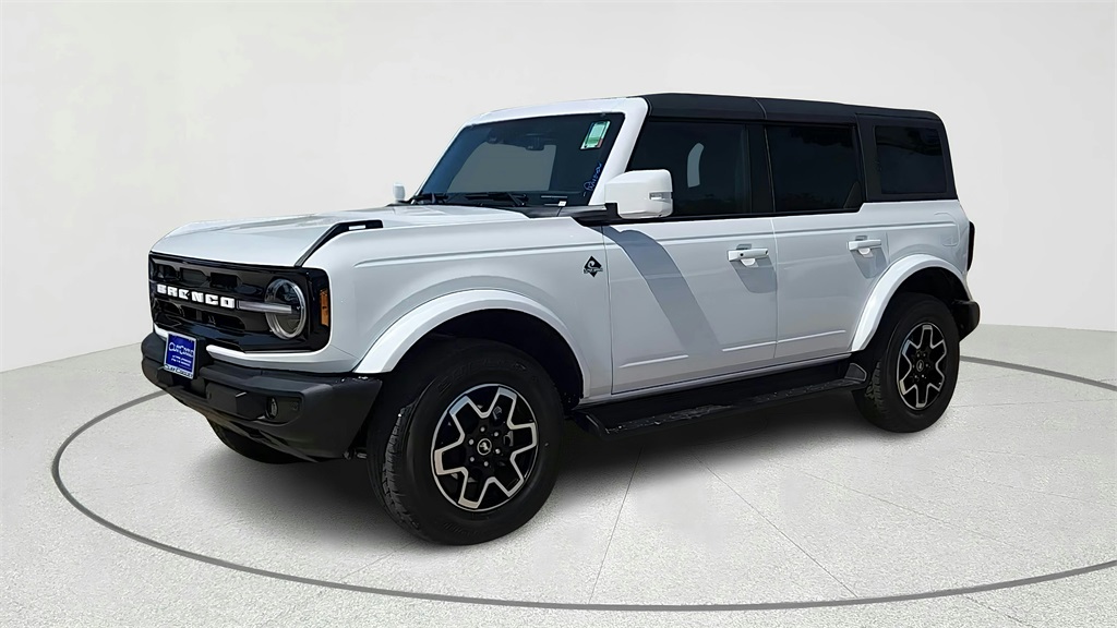 2025 Ford Bronco Outer Banks Image 1 of 36