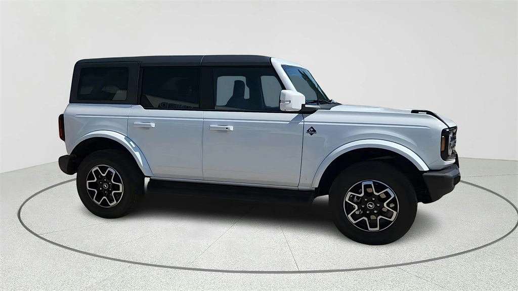 2025 Ford Bronco Outer Banks Image 3 of 36