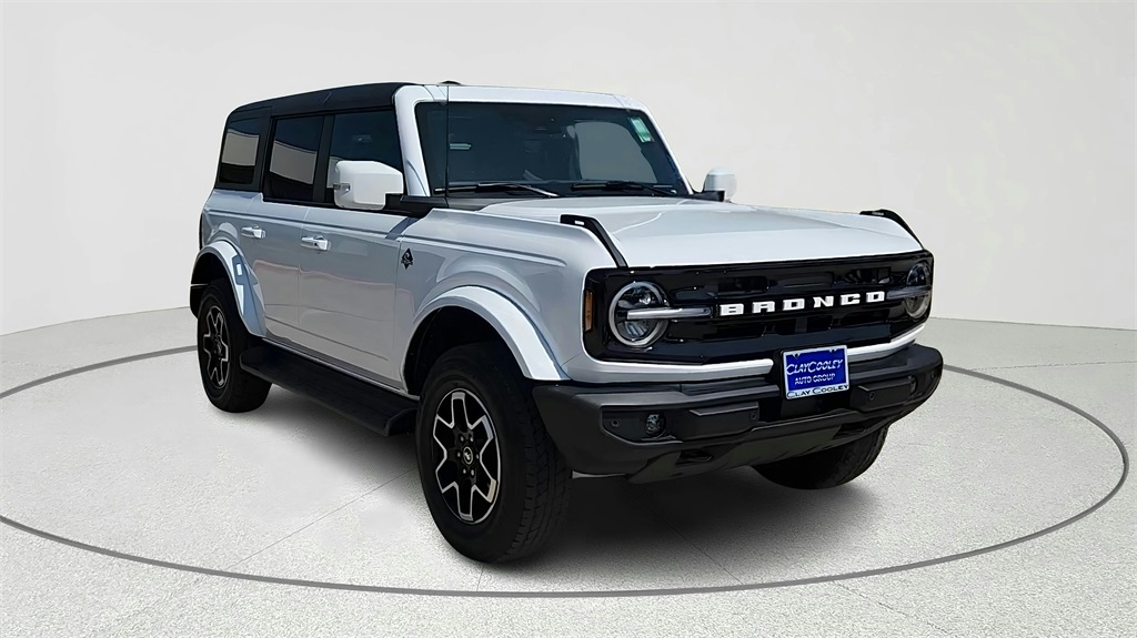 2025 Ford Bronco Outer Banks Image 4 of 36