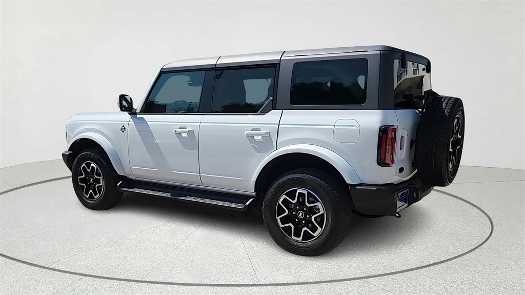 2025 Ford Bronco Outer Banks Image 8 of 36