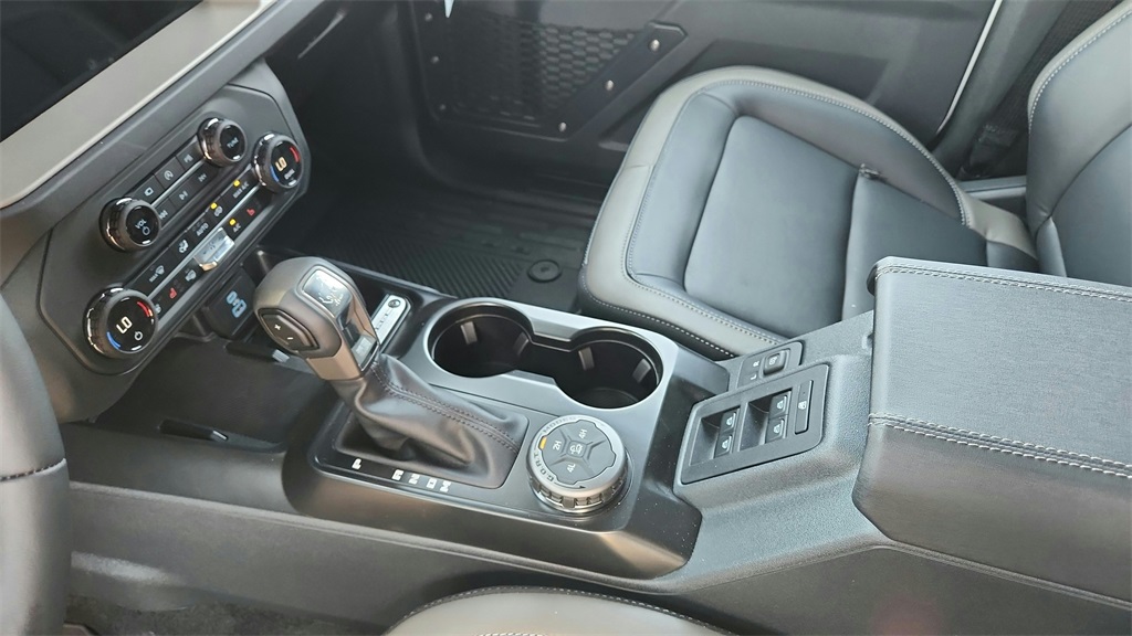 2025 Ford Bronco Outer Banks Image 18 of 36