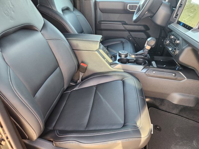 2025 Ford Bronco Outer Banks Image 11 of 25