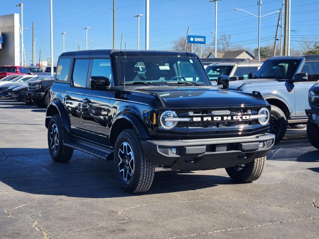2025 Ford Bronco Outer Banks Image 2 of 25