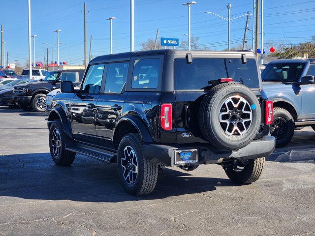 2025 Ford Bronco Outer Banks Image 4 of 25