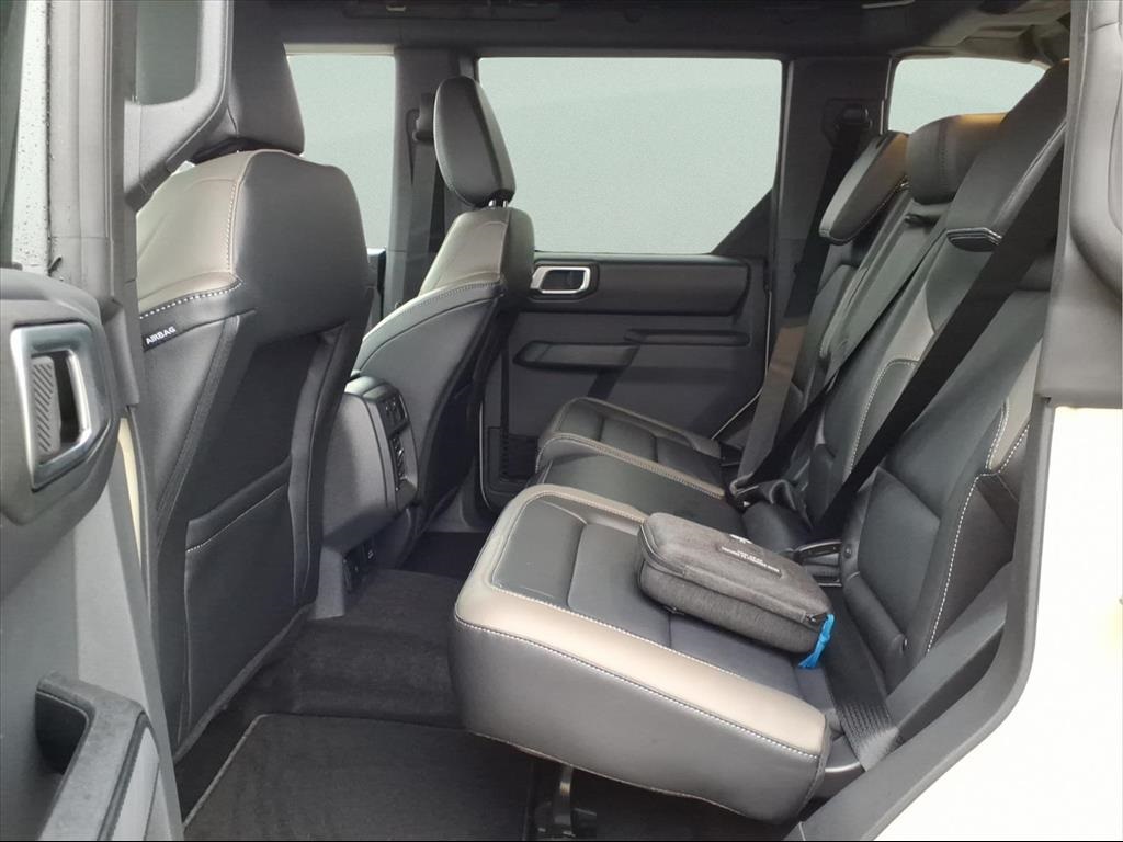 2025 Ford Bronco Outer Banks Image 9 of 16