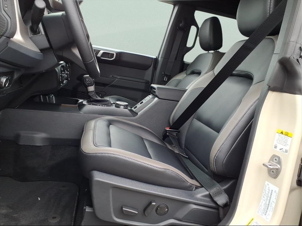 2025 Ford Bronco Outer Banks Image 8 of 16